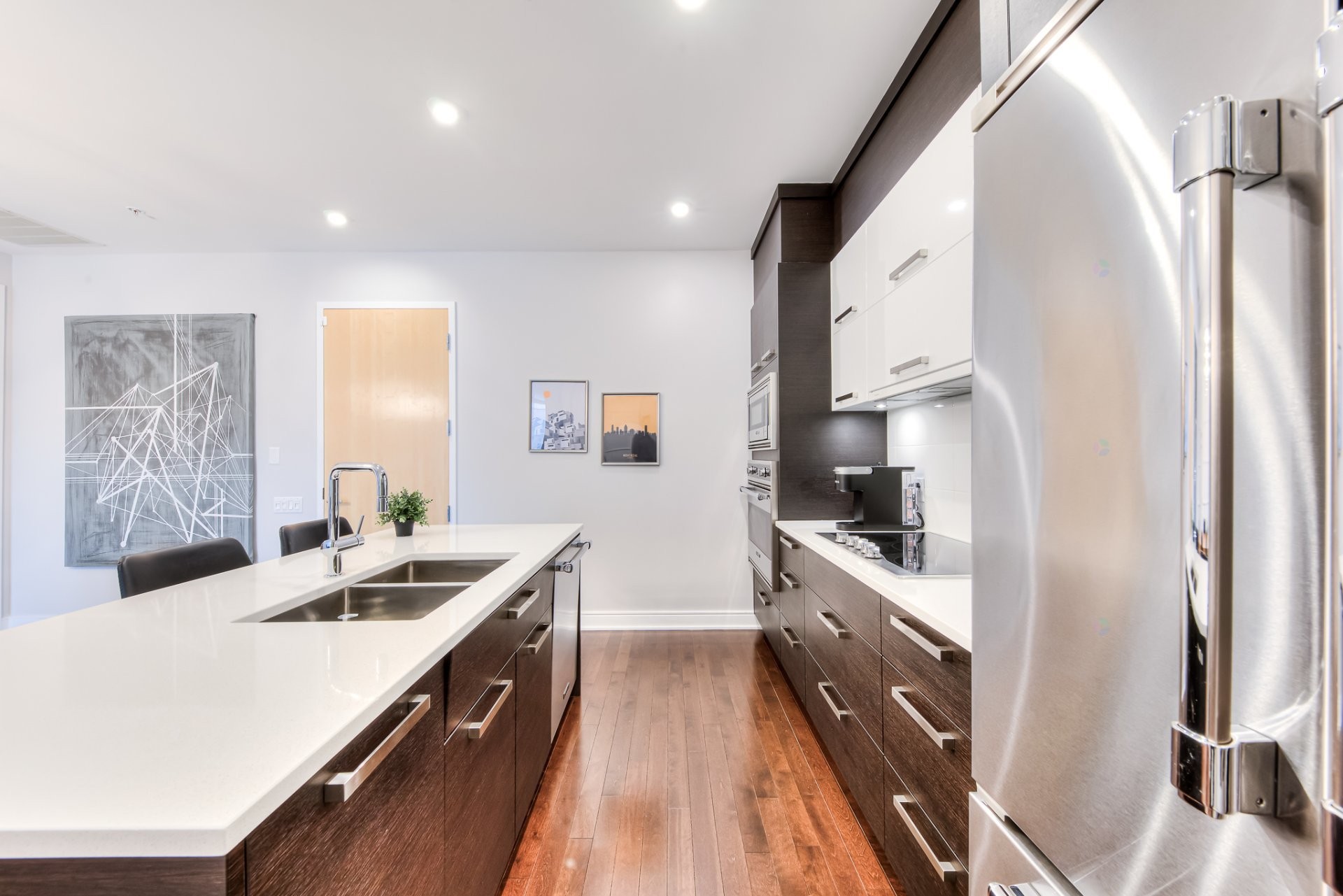 Cuisine - 606-2480 Rue Des Nations, Montréal (Saint-Laurent), QC - Indoor Photo Showing Kitchen With Double Sink With Upgraded Kitchen