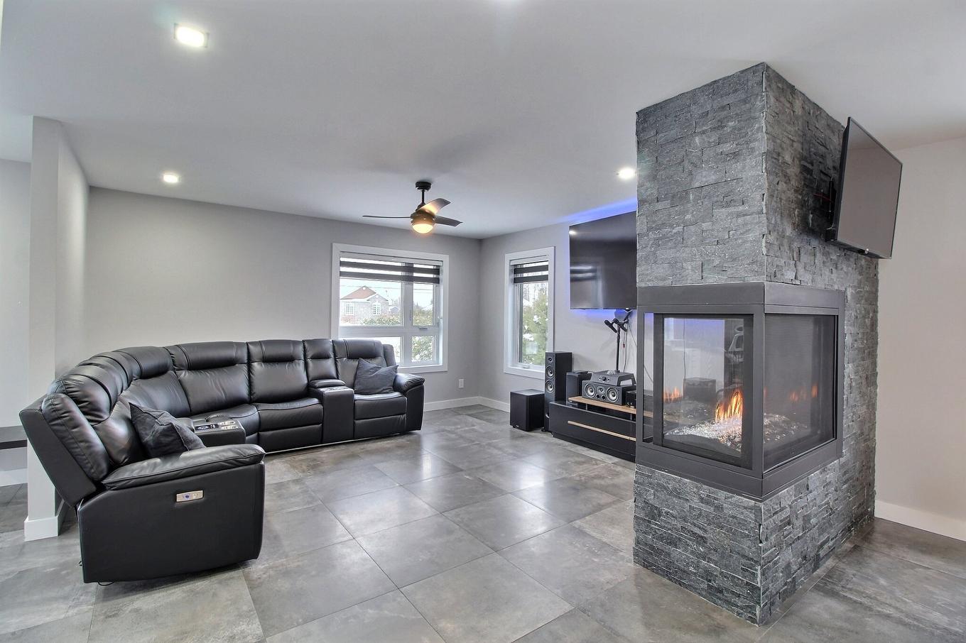 Salon - 270 Sent. Des Fougères, Val-D'Or, QC - Indoor Photo Showing Living Room With Fireplace