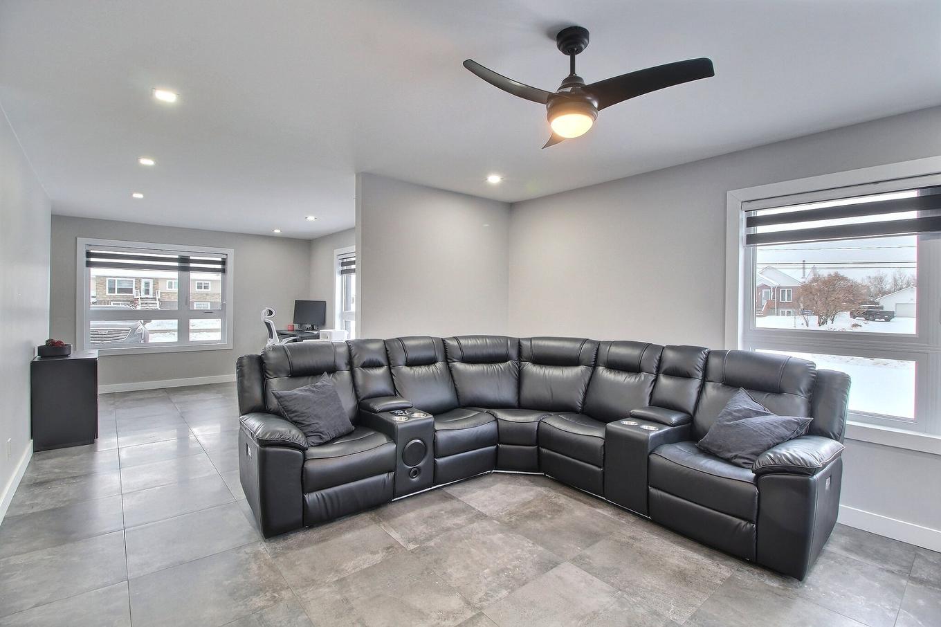 Vue d'ensemble - 270 Sent. Des Fougères, Val-D'Or, QC - Indoor Photo Showing Living Room