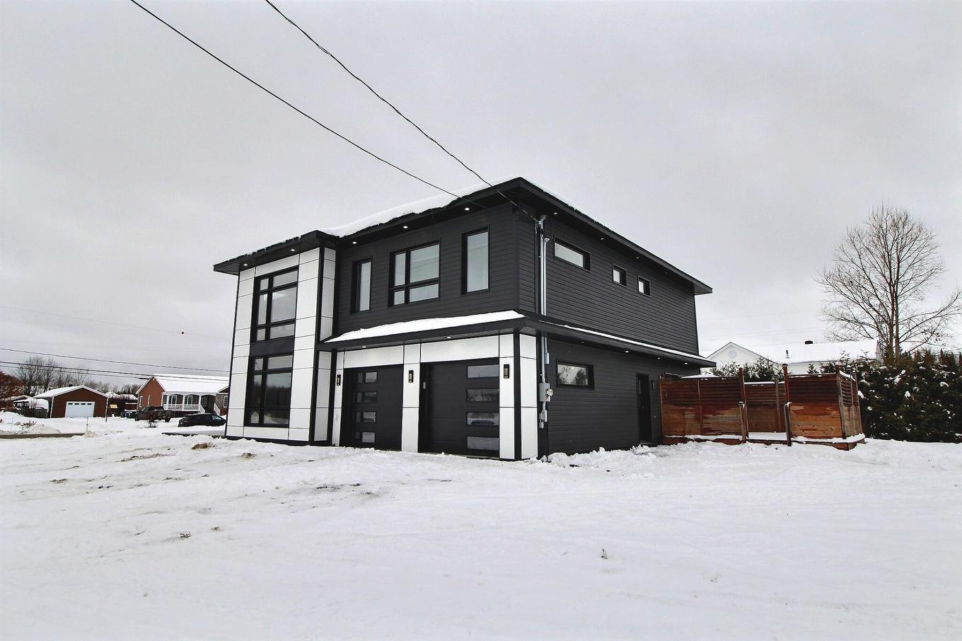 Façade - 270 Sent. Des Fougères, Val-D'Or, QC - Outdoor