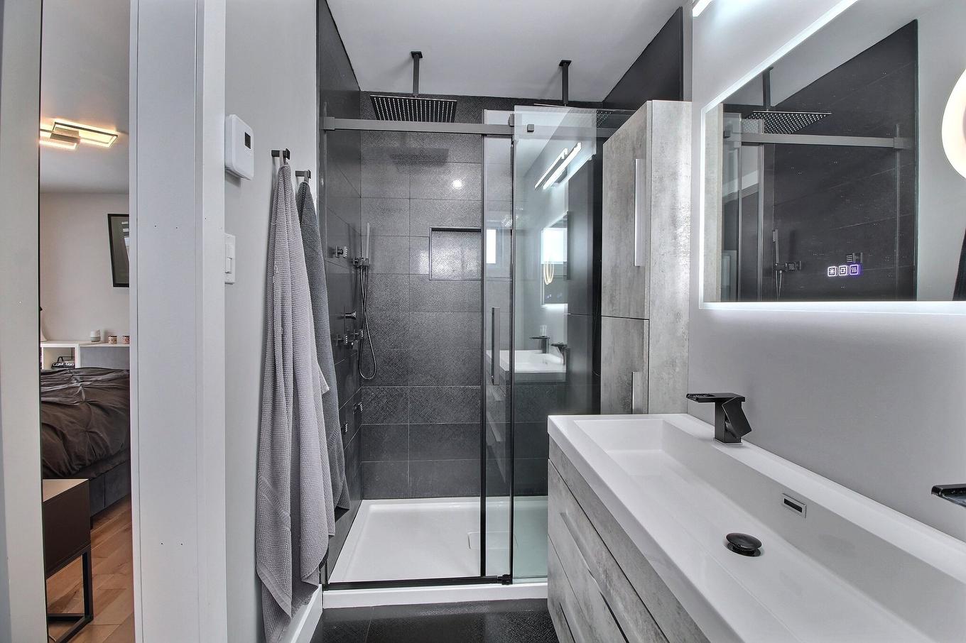 Salle de bains attenante à la CCP - 270 Sent. Des Fougères, Val-D'Or, QC - Indoor Photo Showing Bathroom