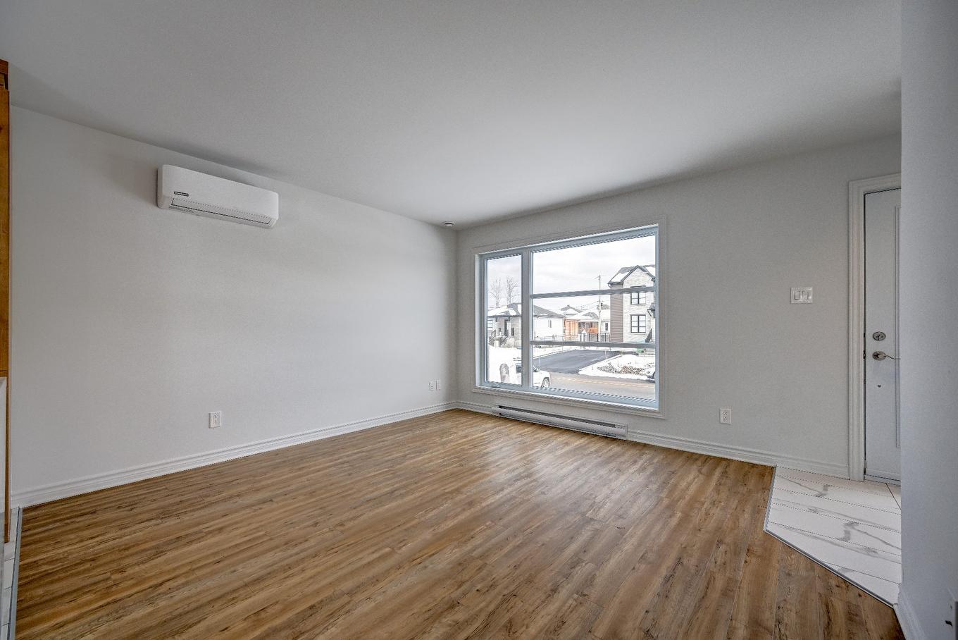 Living room - 23 Rue Lavigne, Brownsburg-Chatham, QC - Indoor Photo Showing Other Room
