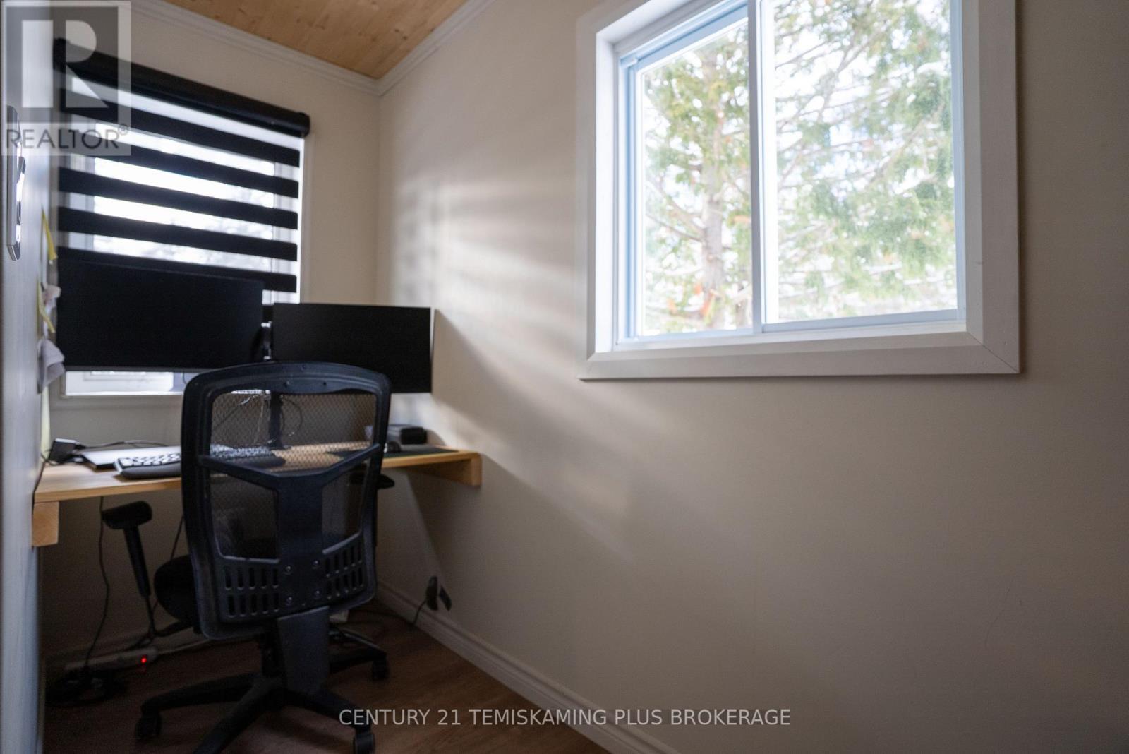 989158 Mountain Chutes Road, Timiskaming (Tim - Outside - Rural), ON - Indoor Photo Showing Office
