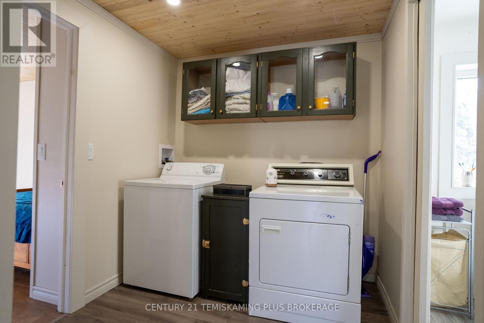 989158 Mountain Chutes Road, Timiskaming (Tim - Outside - Rural), ON - Indoor Photo Showing Laundry Room