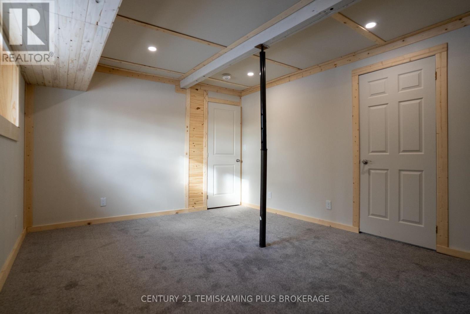 989158 Mountain Chutes Road, Timiskaming (Tim - Outside - Rural), ON - Indoor Photo Showing Other Room