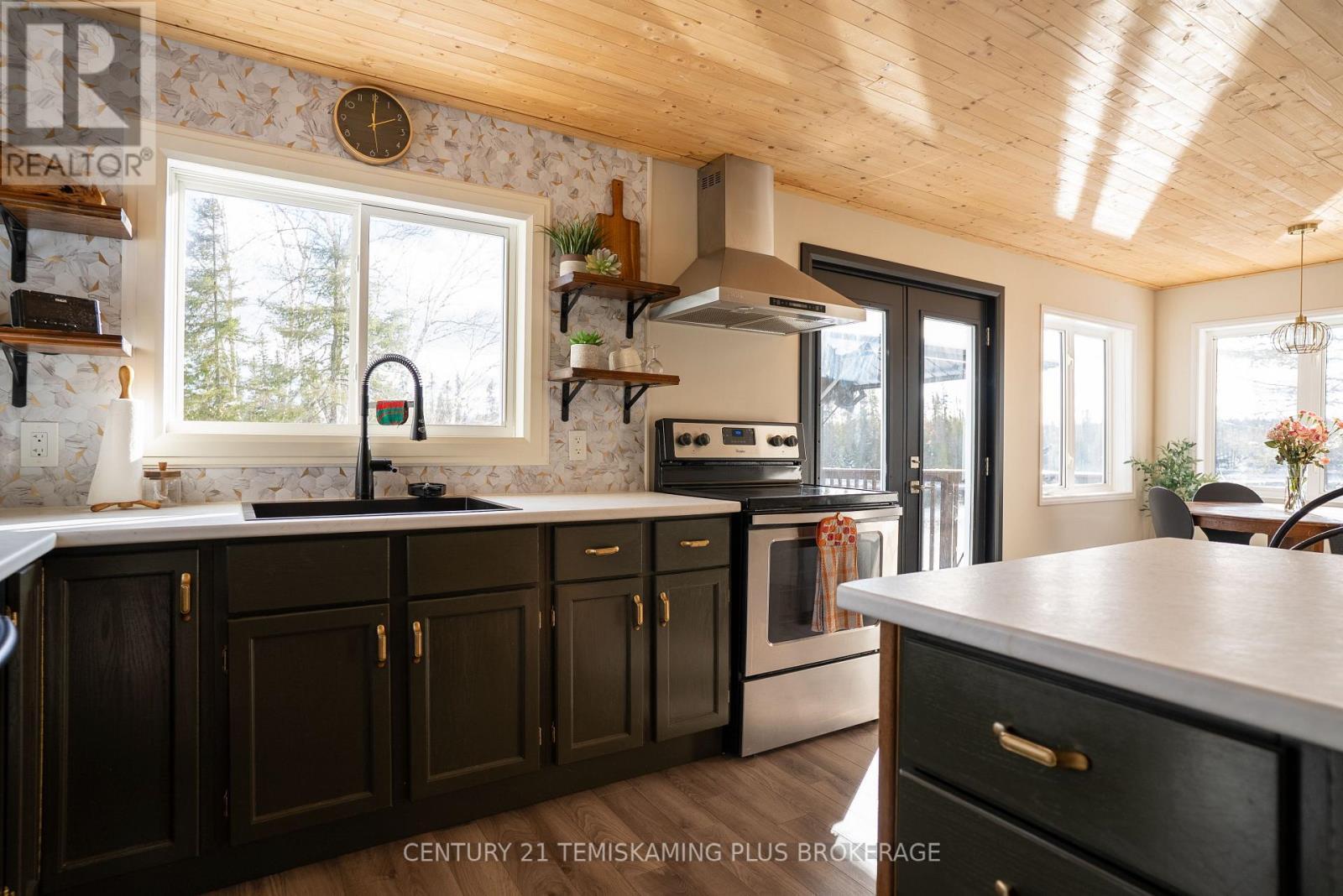 989158 Mountain Chutes Road, Timiskaming (Tim - Outside - Rural), ON - Indoor Photo Showing Kitchen