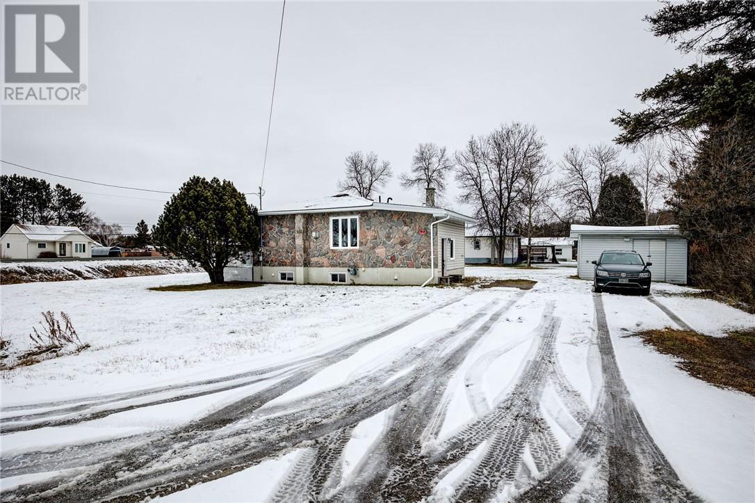 2 Leonard Avenue S, Dowling, ON - Outdoor