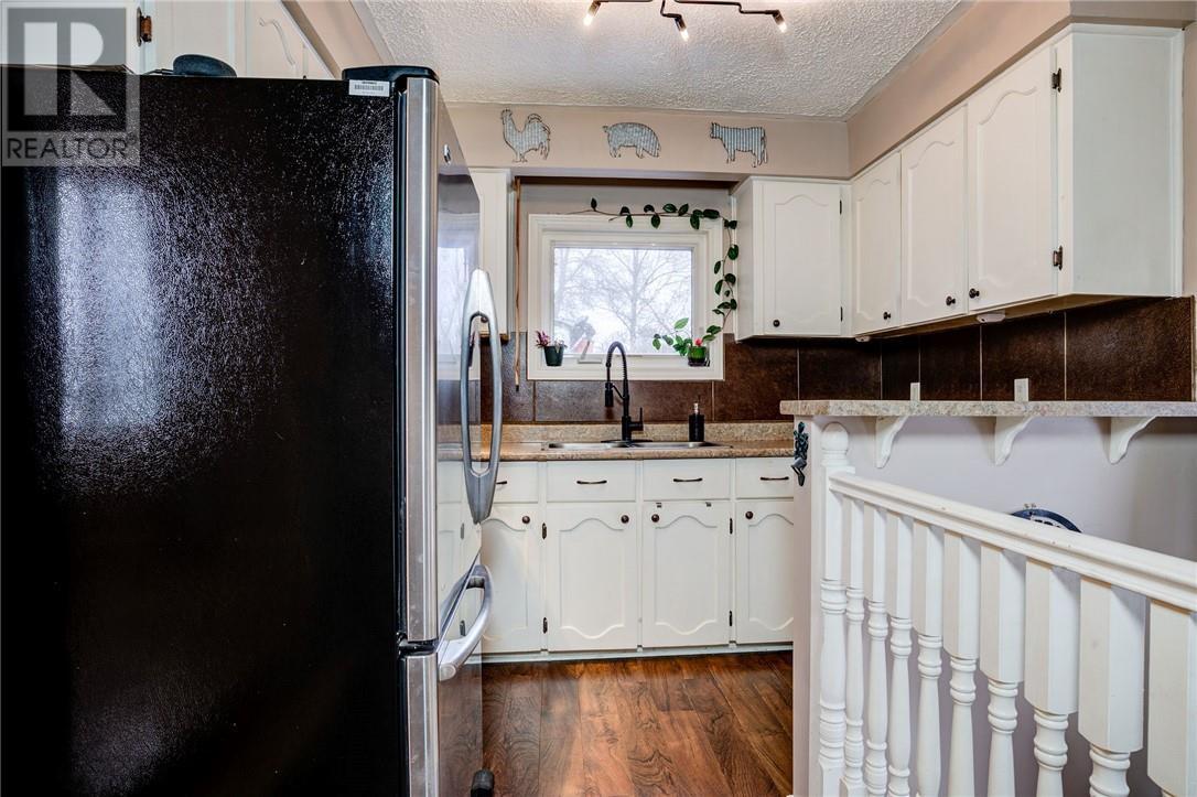 2 Leonard Avenue S, Dowling, ON - Indoor