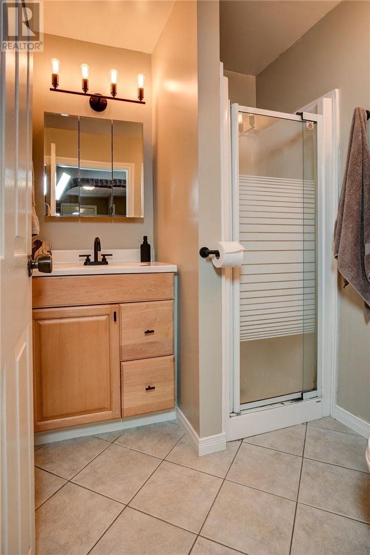 2 Leonard Avenue S, Dowling, ON - Indoor Photo Showing Bathroom