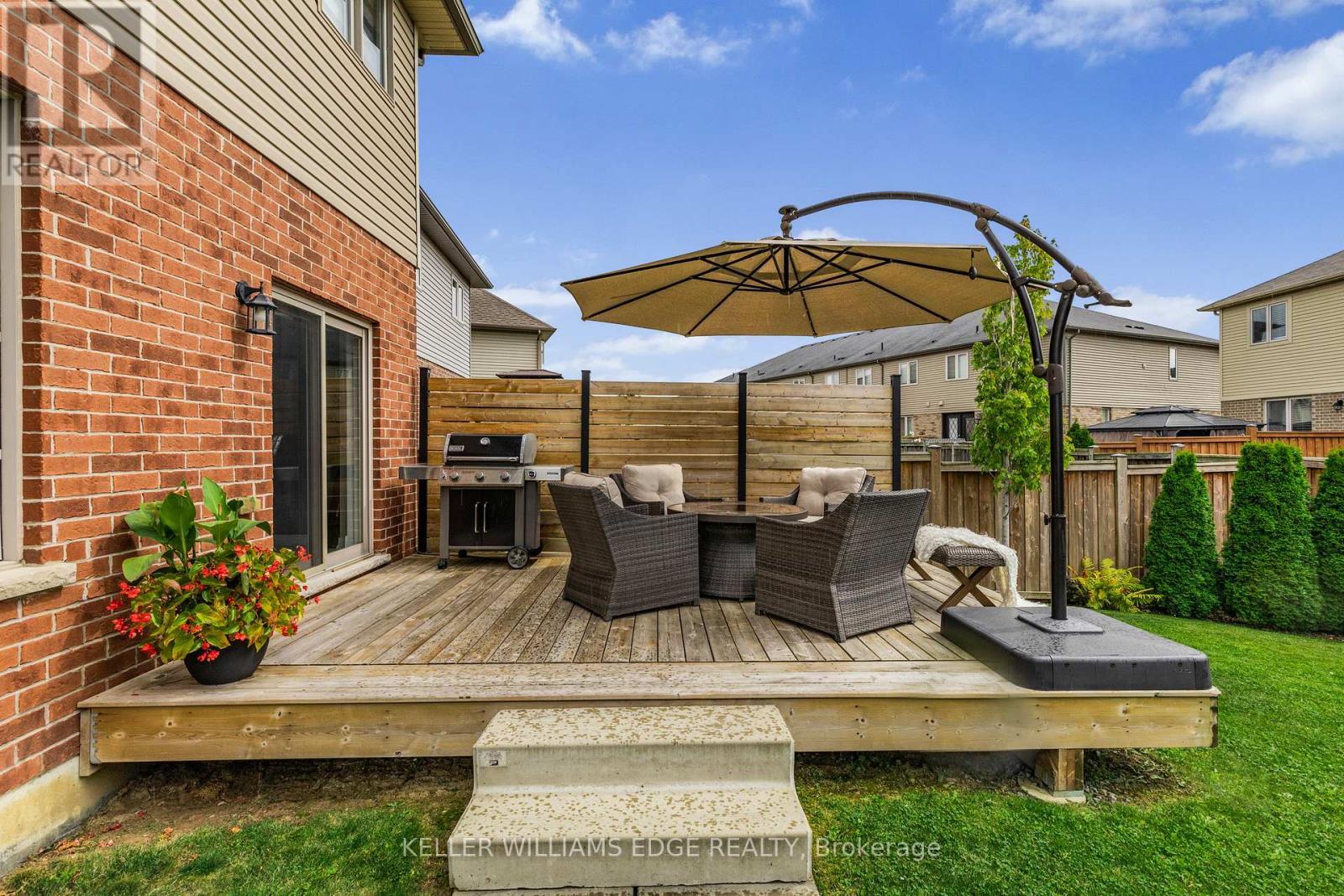 209 Echovalley Drive, Hamilton, ON - Outdoor With Deck Patio Veranda With Exterior