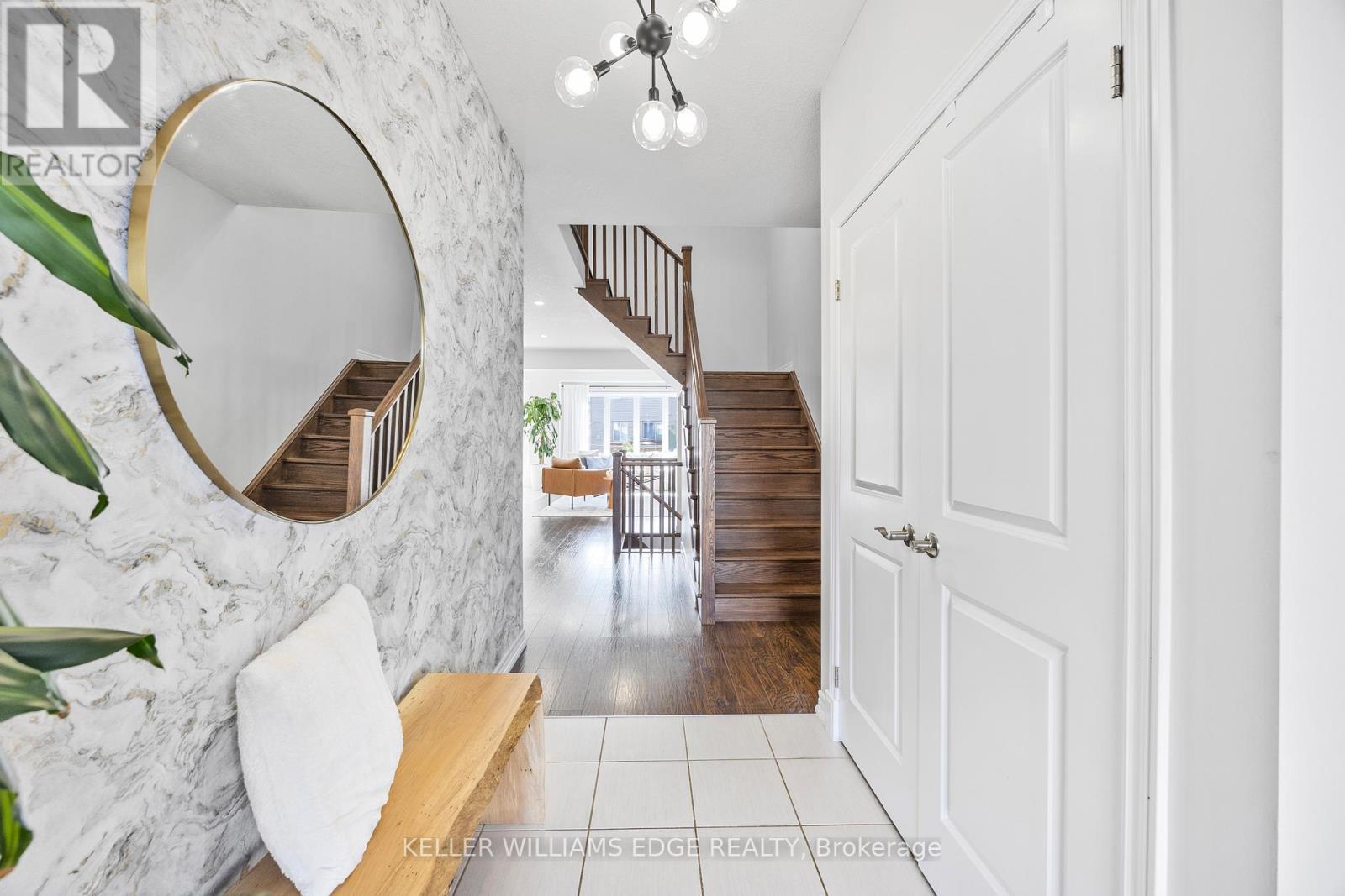 209 Echovalley Drive, Hamilton, ON - Indoor Photo Showing Other Room