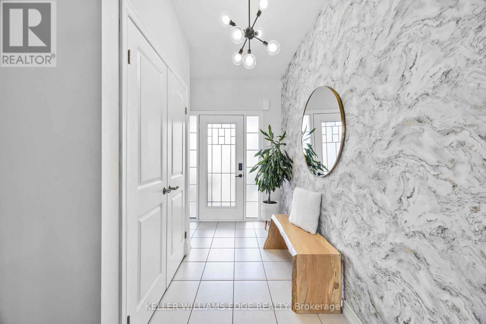 209 Echovalley Drive, Hamilton, ON - Indoor Photo Showing Other Room