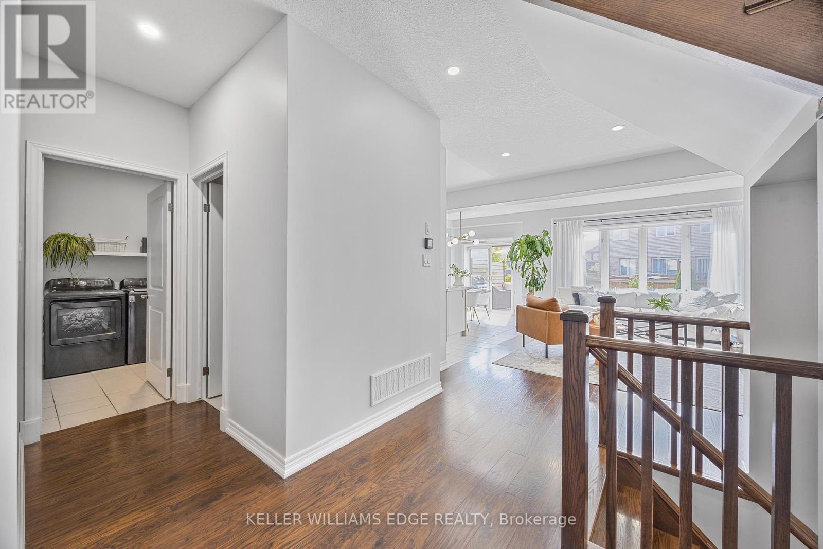209 Echovalley Drive, Hamilton, ON - Indoor Photo Showing Other Room