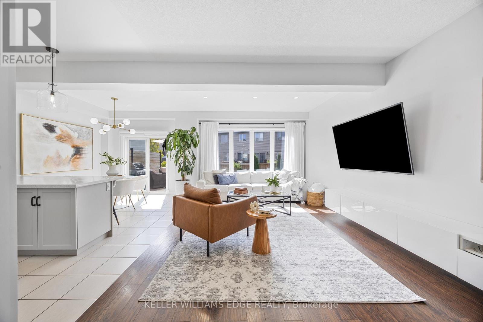 209 Echovalley Drive, Hamilton, ON - Indoor Photo Showing Other Room