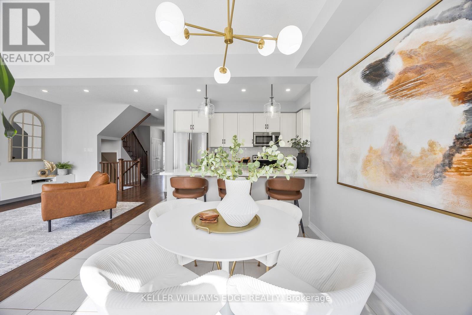209 Echovalley Drive, Hamilton, ON - Indoor Photo Showing Dining Room