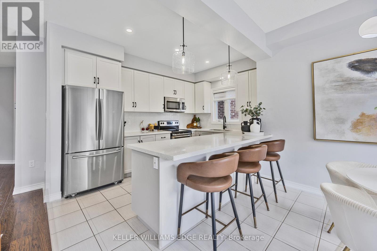 209 Echovalley Drive, Hamilton, ON - Indoor Photo Showing Kitchen