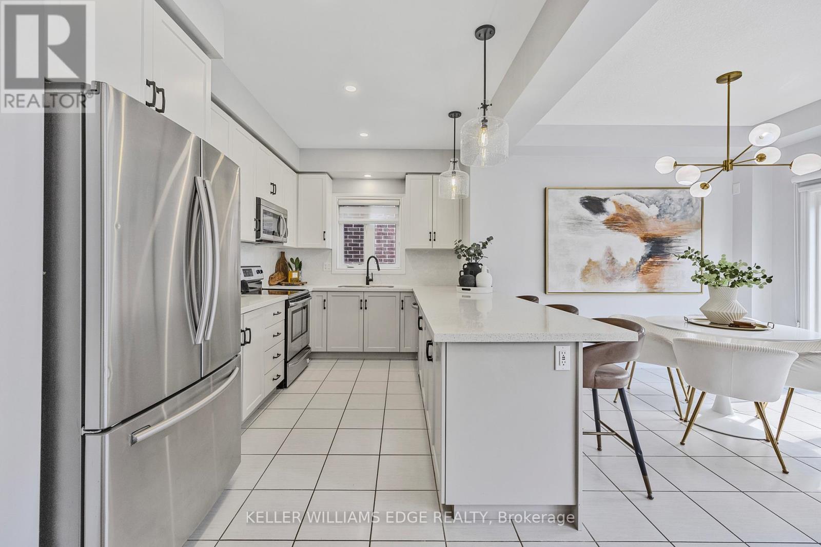 209 Echovalley Drive, Hamilton, ON - Indoor Photo Showing Kitchen With Upgraded Kitchen