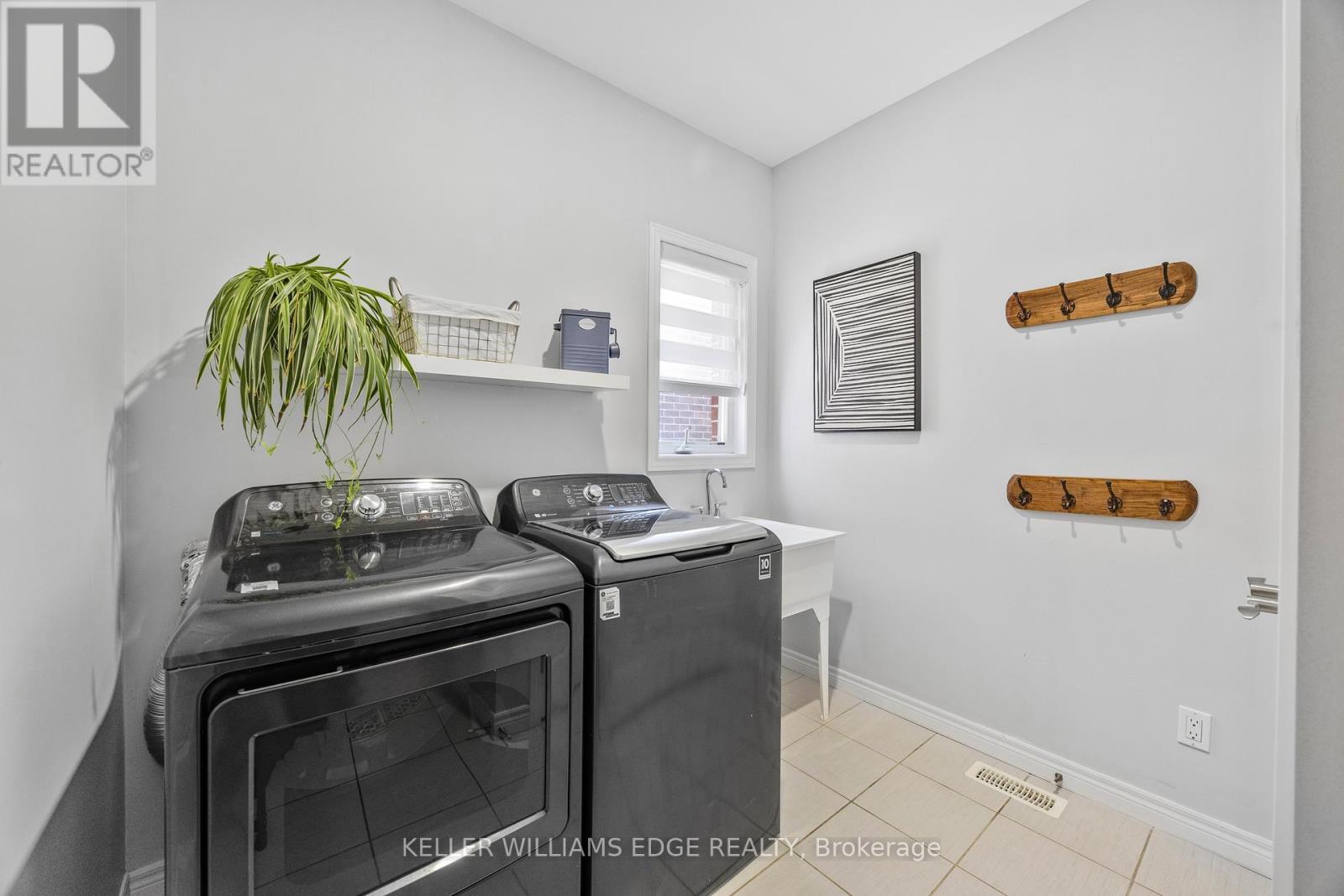 Main Floor Laundry - 209 Echovalley Drive, Hamilton, ON - Indoor Photo Showing Laundry Room