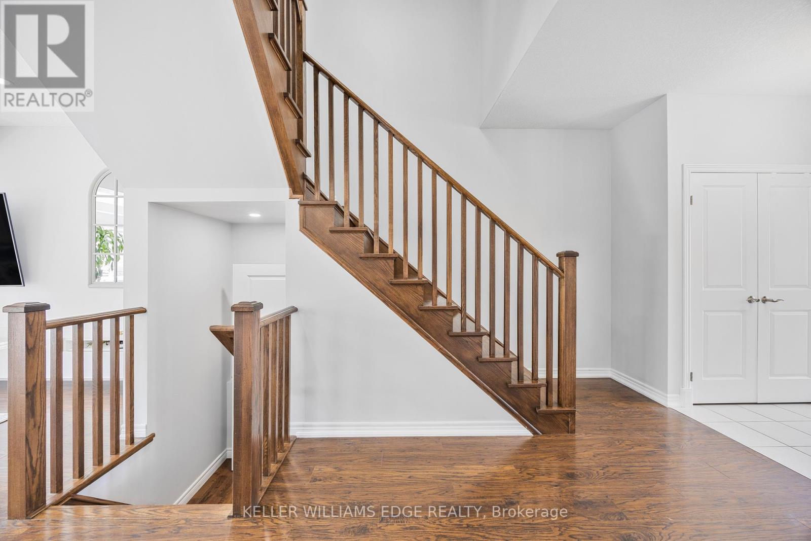 209 Echovalley Drive, Hamilton, ON - Indoor Photo Showing Other Room