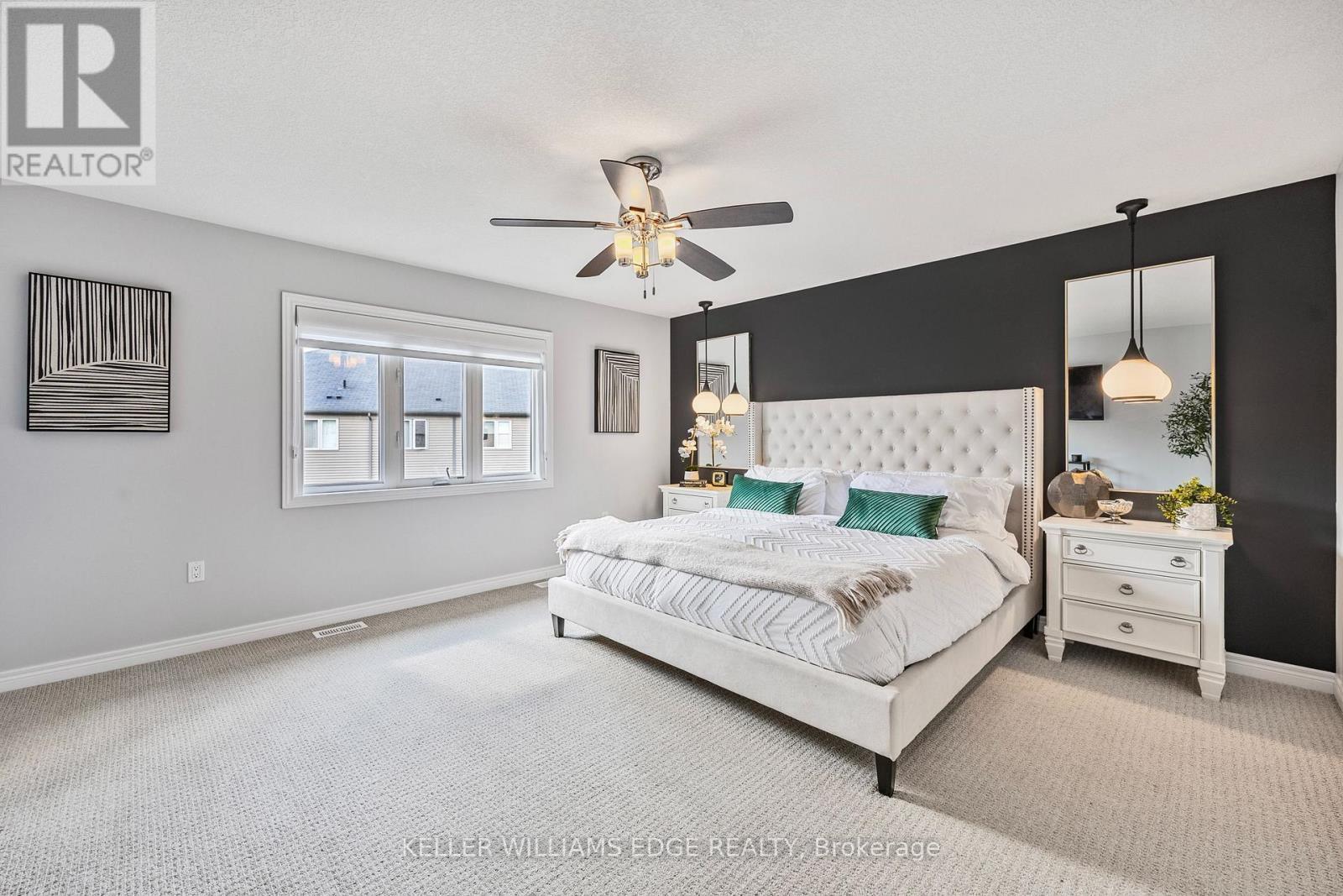 209 Echovalley Drive, Hamilton, ON - Indoor Photo Showing Bedroom