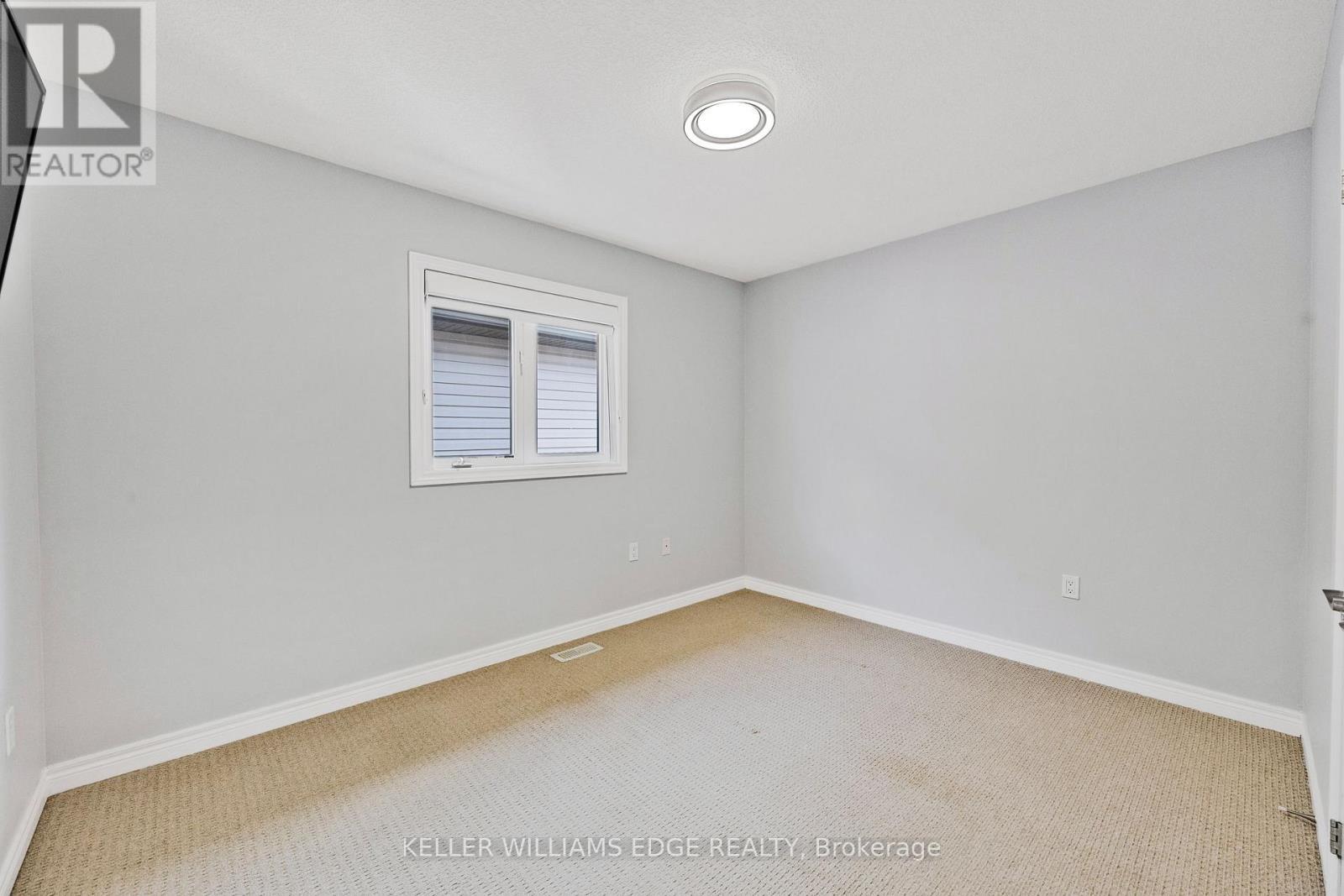 209 Echovalley Drive, Hamilton, ON - Indoor Photo Showing Other Room