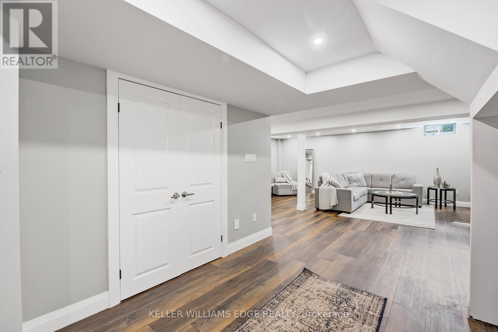 209 Echovalley Drive, Hamilton, ON - Indoor Photo Showing Other Room