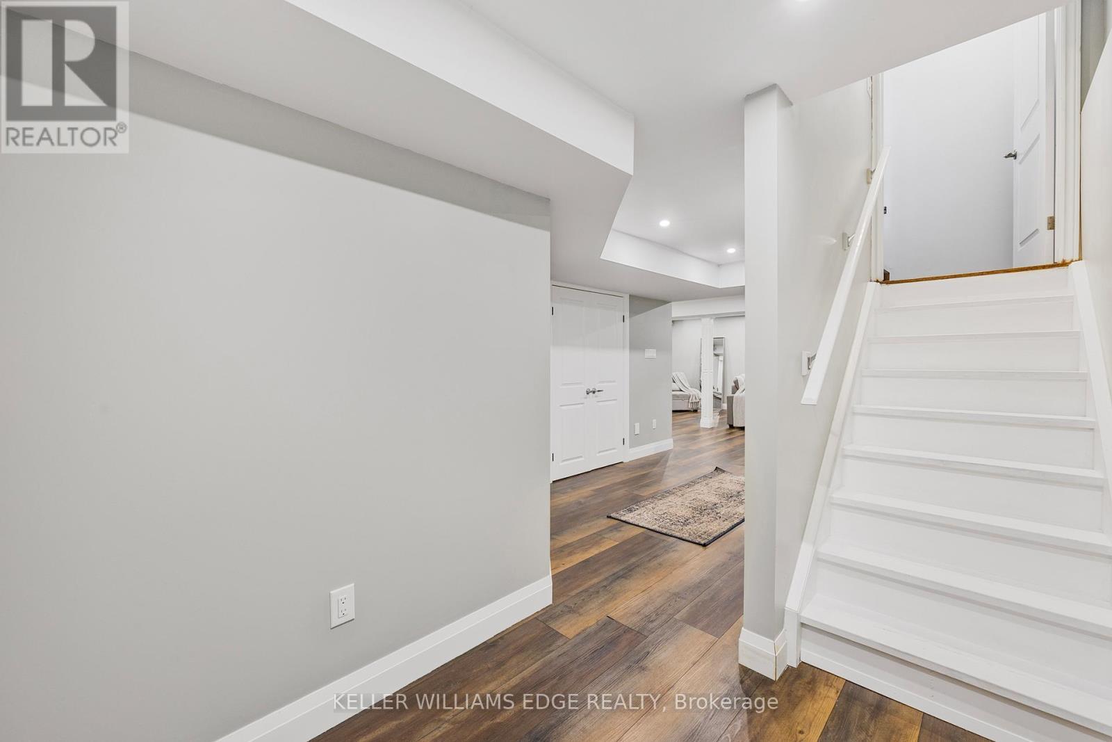 209 Echovalley Drive, Hamilton, ON - Indoor Photo Showing Other Room