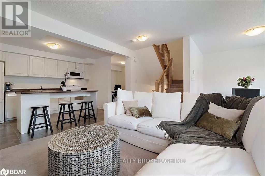 46 Andean Lane, Barrie, ON - Indoor Photo Showing Living Room