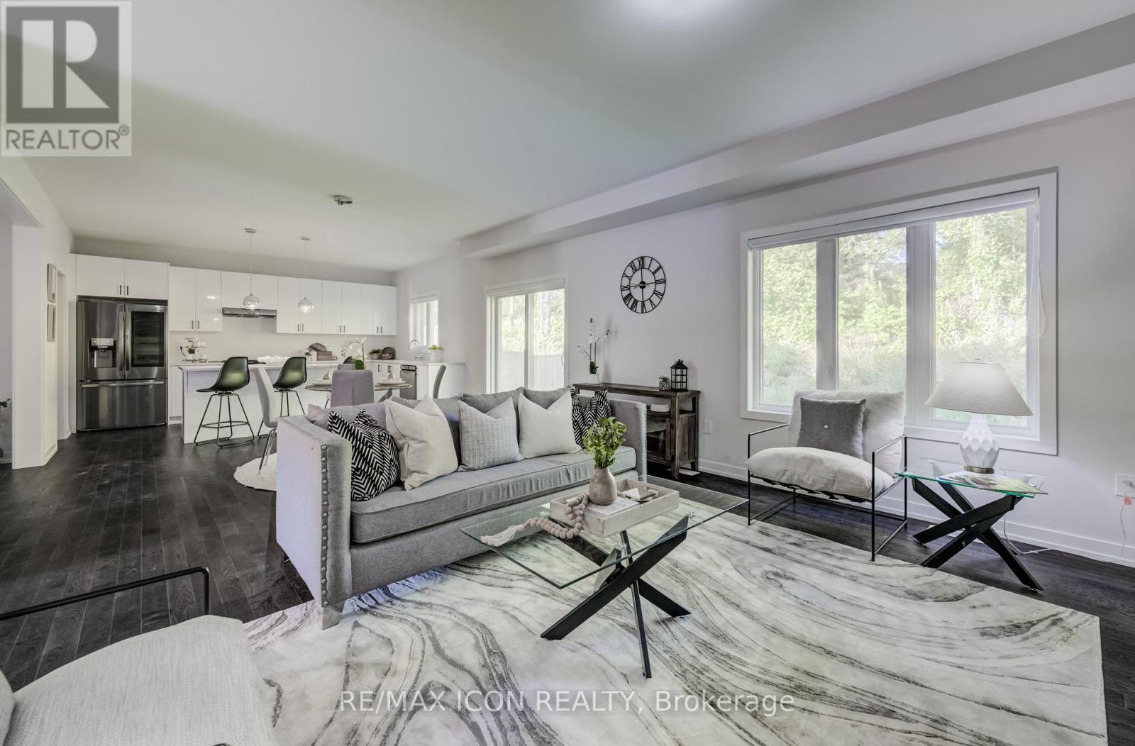 55 Tulip Crescent, Norfolk, ON - Indoor Photo Showing Living Room