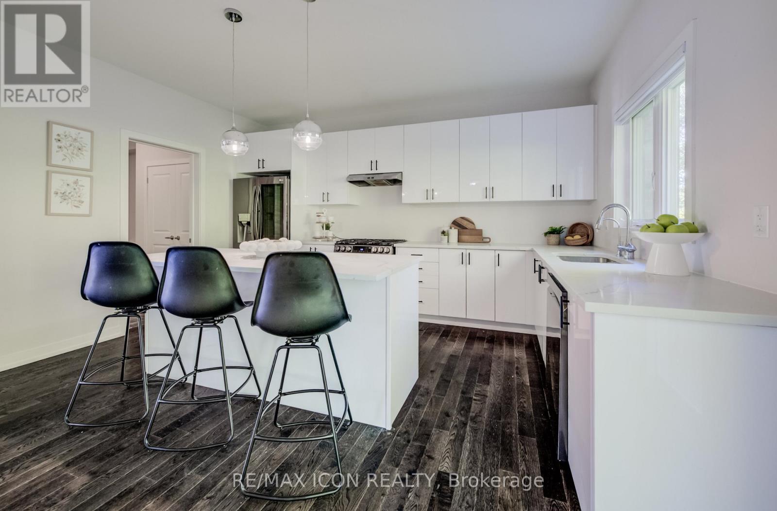 55 Tulip Crescent, Norfolk, ON - Indoor Photo Showing Kitchen