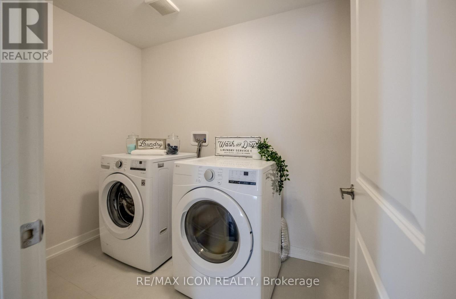 55 Tulip Crescent, Norfolk, ON - Indoor Photo Showing Laundry Room