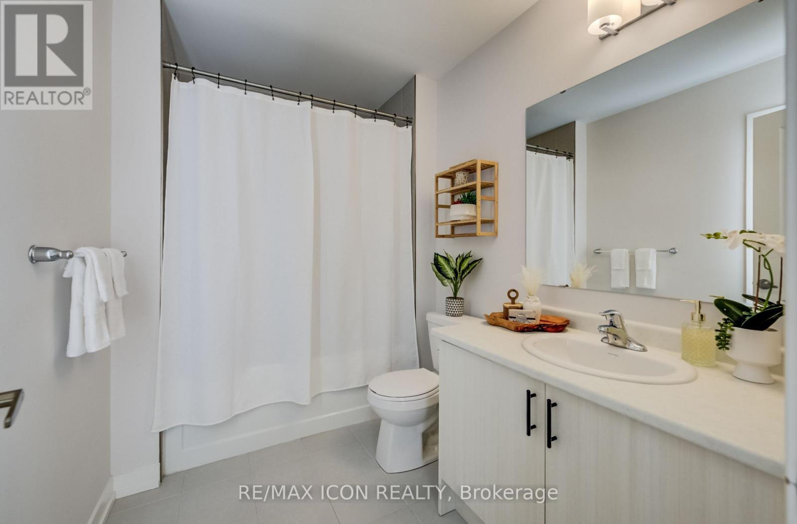 55 Tulip Crescent, Norfolk, ON - Indoor Photo Showing Bathroom