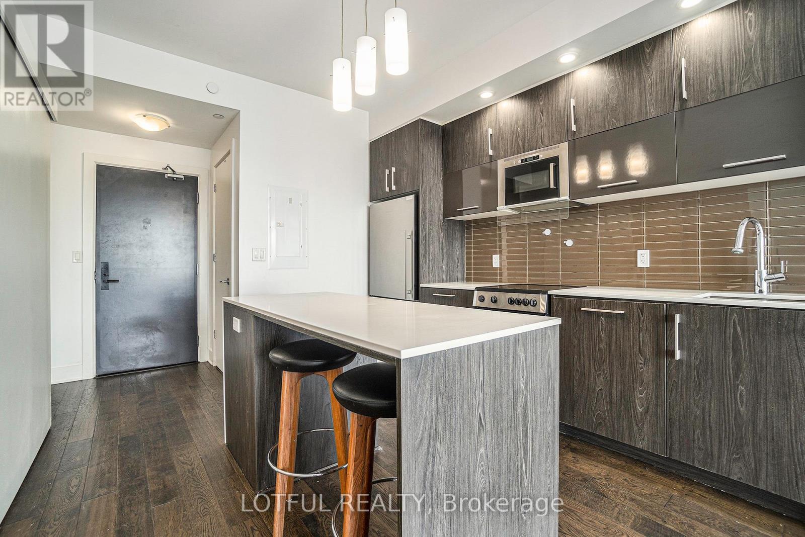1705 - 255 Bay Street, Ottawa, ON - Indoor Photo Showing Kitchen With Upgraded Kitchen