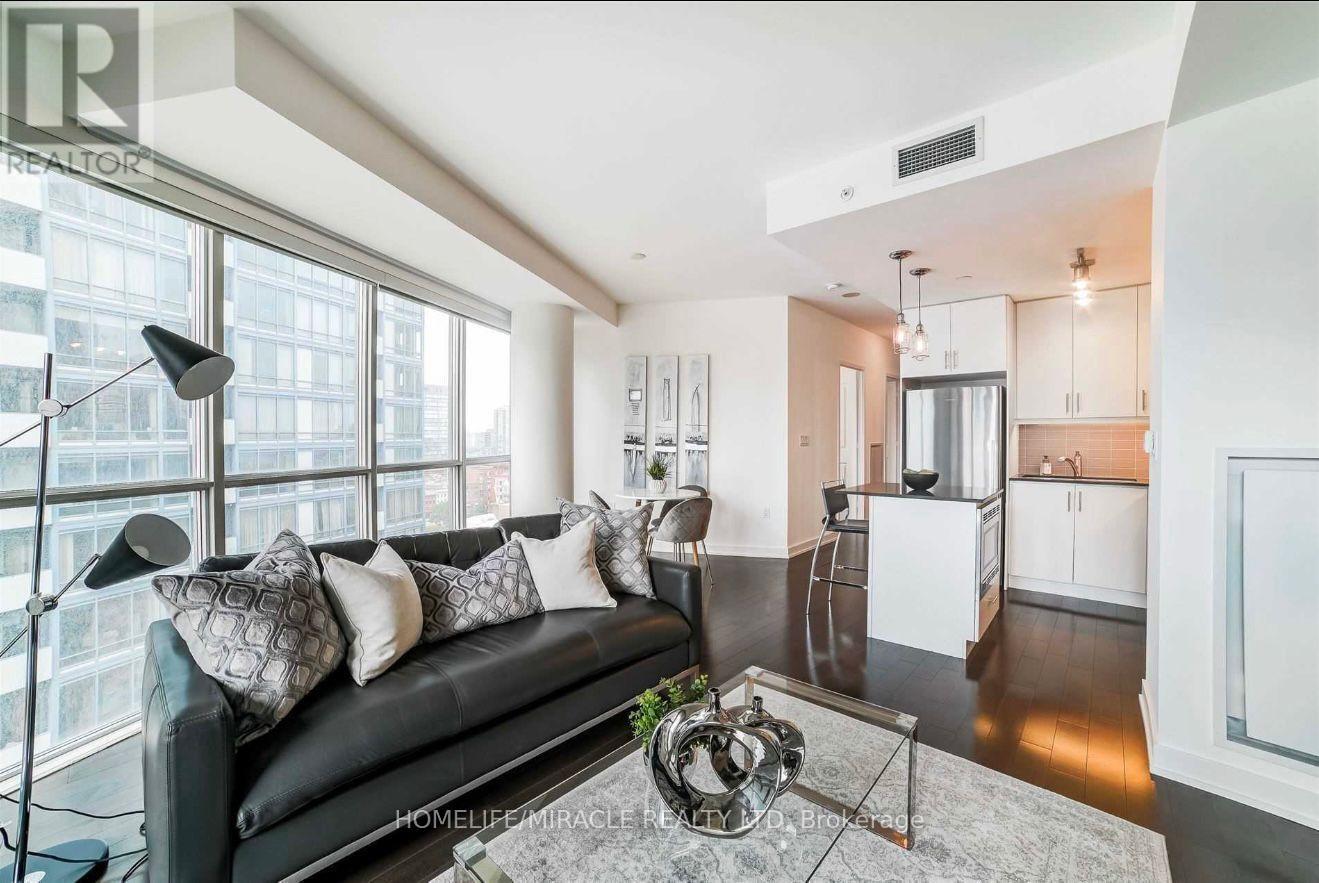 1604 - 1 The Esplanade, Toronto, ON - Indoor Photo Showing Living Room