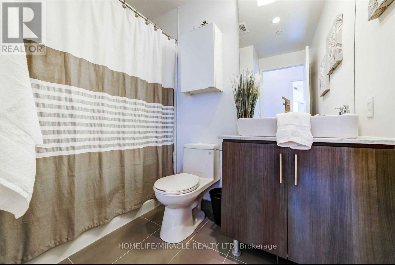 1604 - 1 The Esplanade, Toronto, ON - Indoor Photo Showing Bathroom