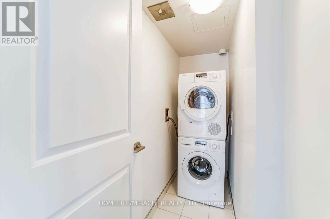 1604 - 1 The Esplanade, Toronto, ON - Indoor Photo Showing Laundry Room