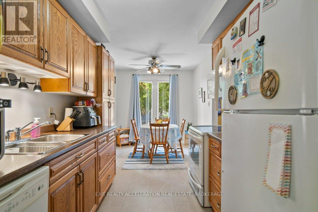 286 Barrett Boulevard, Greater Napanee (Greater Napanee), ON - Indoor Photo Showing Kitchen With Double Sink