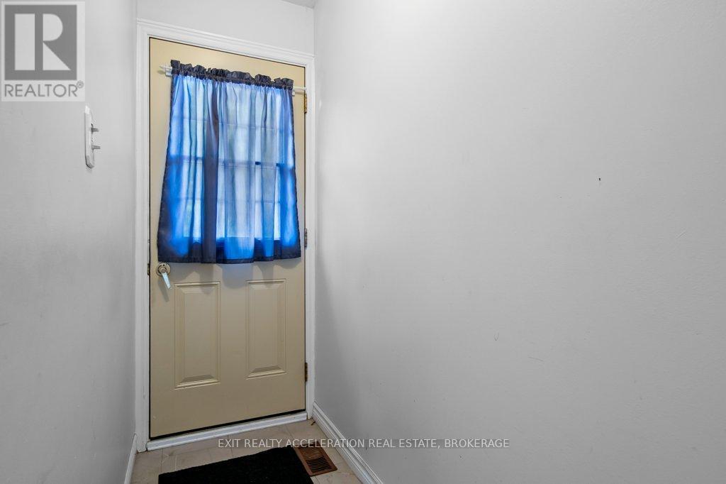286 Barrett Boulevard, Greater Napanee (Greater Napanee), ON - Photo Showing Other Room