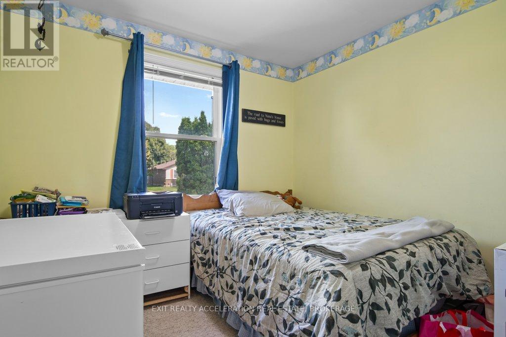 286 Barrett Boulevard, Greater Napanee (Greater Napanee), ON - Indoor Photo Showing Bedroom