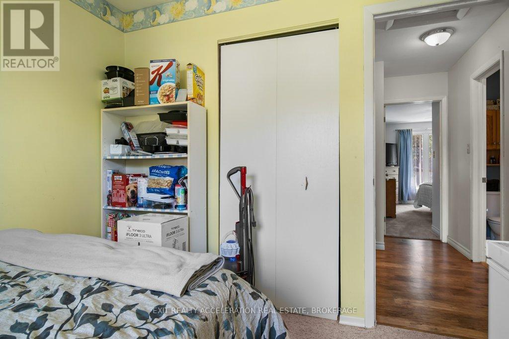 286 Barrett Boulevard, Greater Napanee (Greater Napanee), ON - Indoor Photo Showing Bedroom