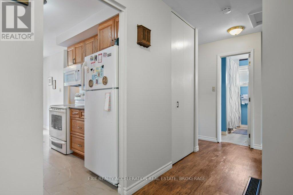 286 Barrett Boulevard, Greater Napanee (Greater Napanee), ON - Indoor Photo Showing Kitchen