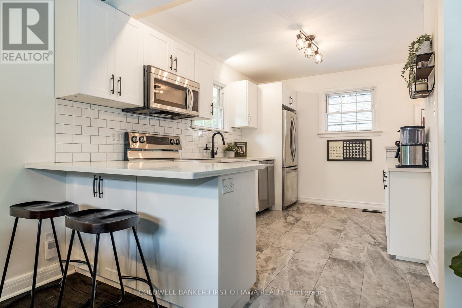 1 Porter Street, Ottawa, ON - Indoor Photo Showing Kitchen With Upgraded Kitchen
