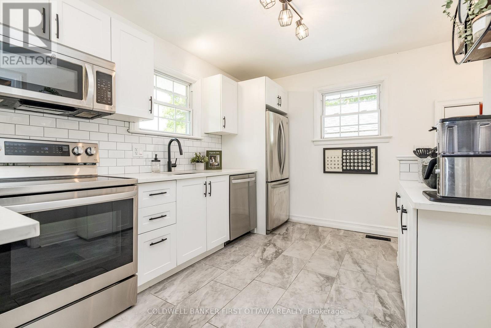 1 Porter Street, Ottawa, ON - Indoor Photo Showing Kitchen With Upgraded Kitchen