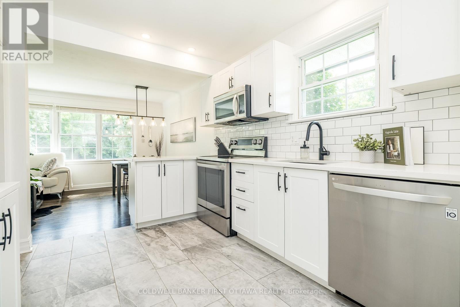 1 Porter Street, Ottawa, ON - Indoor Photo Showing Kitchen