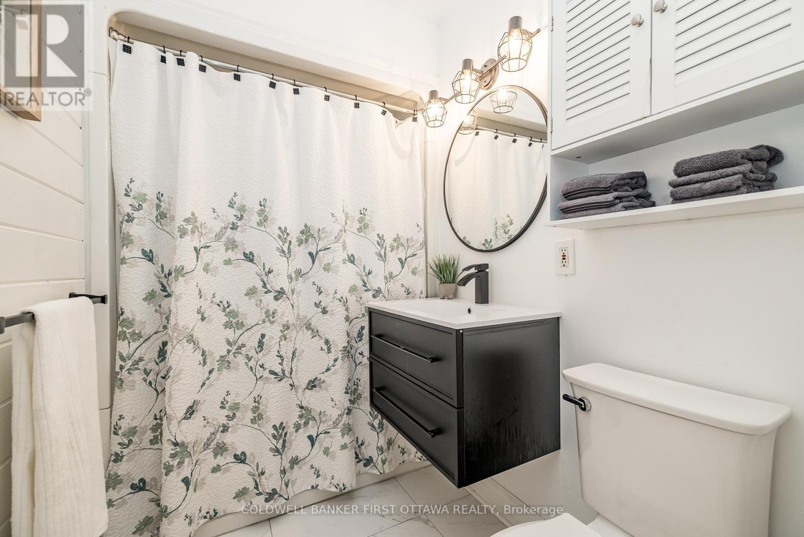 1 Porter Street, Ottawa, ON - Indoor Photo Showing Bathroom