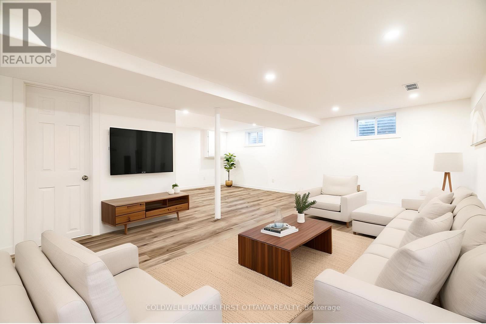 1 Porter Street, Ottawa, ON - Indoor Photo Showing Other Room