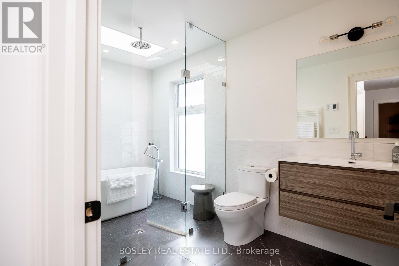 Unit 2 - 12- R Coleridge Avenue, Toronto, ON - Indoor Photo Showing Bathroom