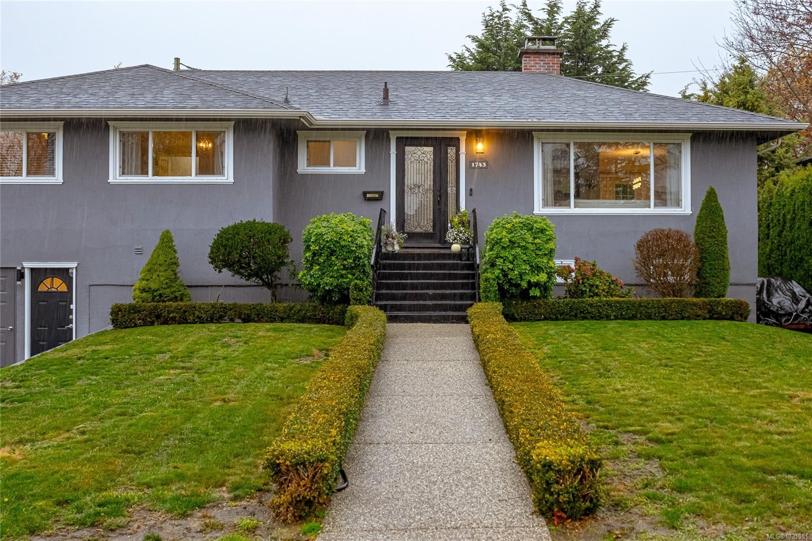 1743 Townley St, Saanich, BC