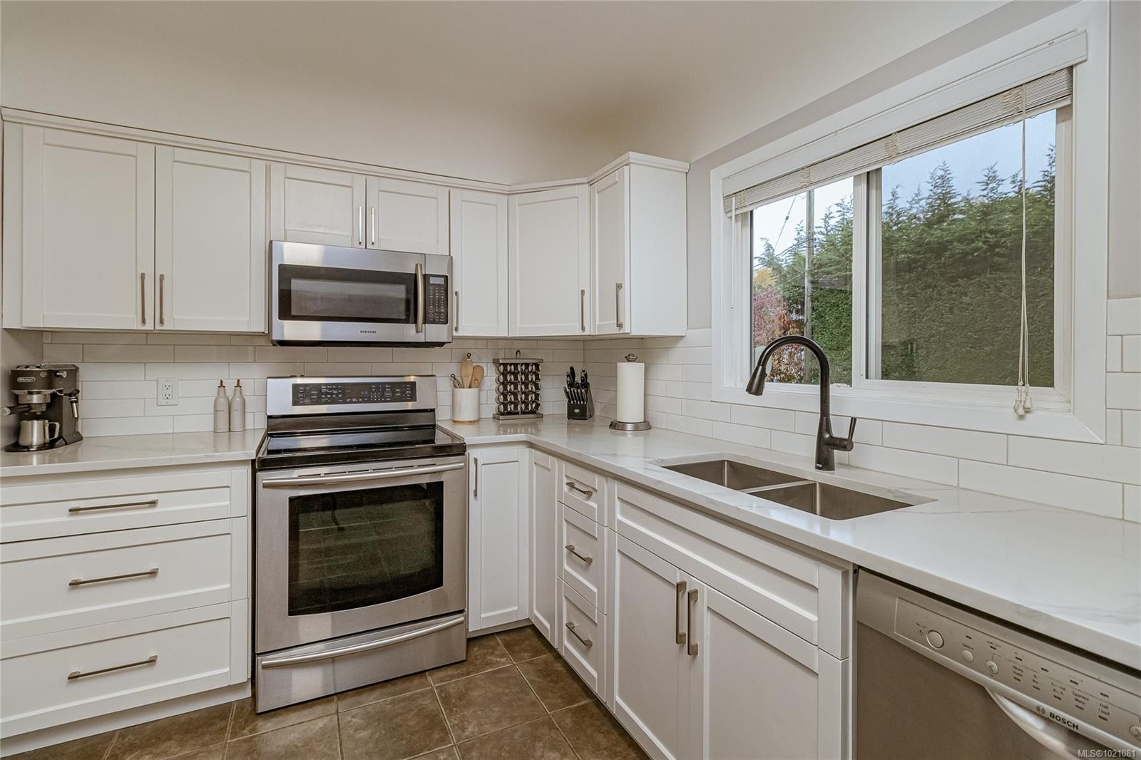 1743 Townley St, Saanich, BC