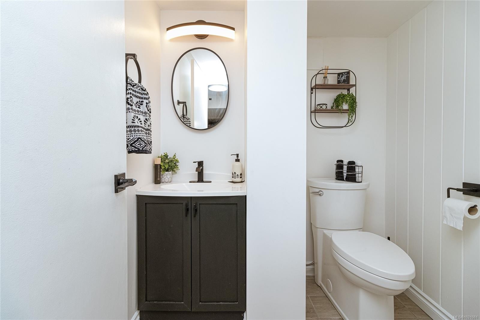 1743 Townley St, Saanich, BC